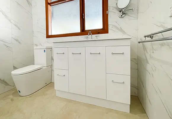Bathroom reno Yakamia - Vanity and Toilet