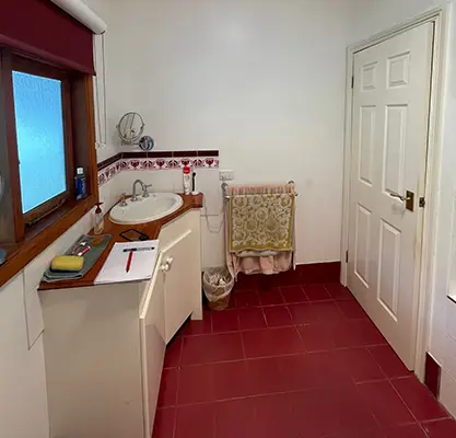 Yakamia Bathroom Before Reno - Previous Vanity